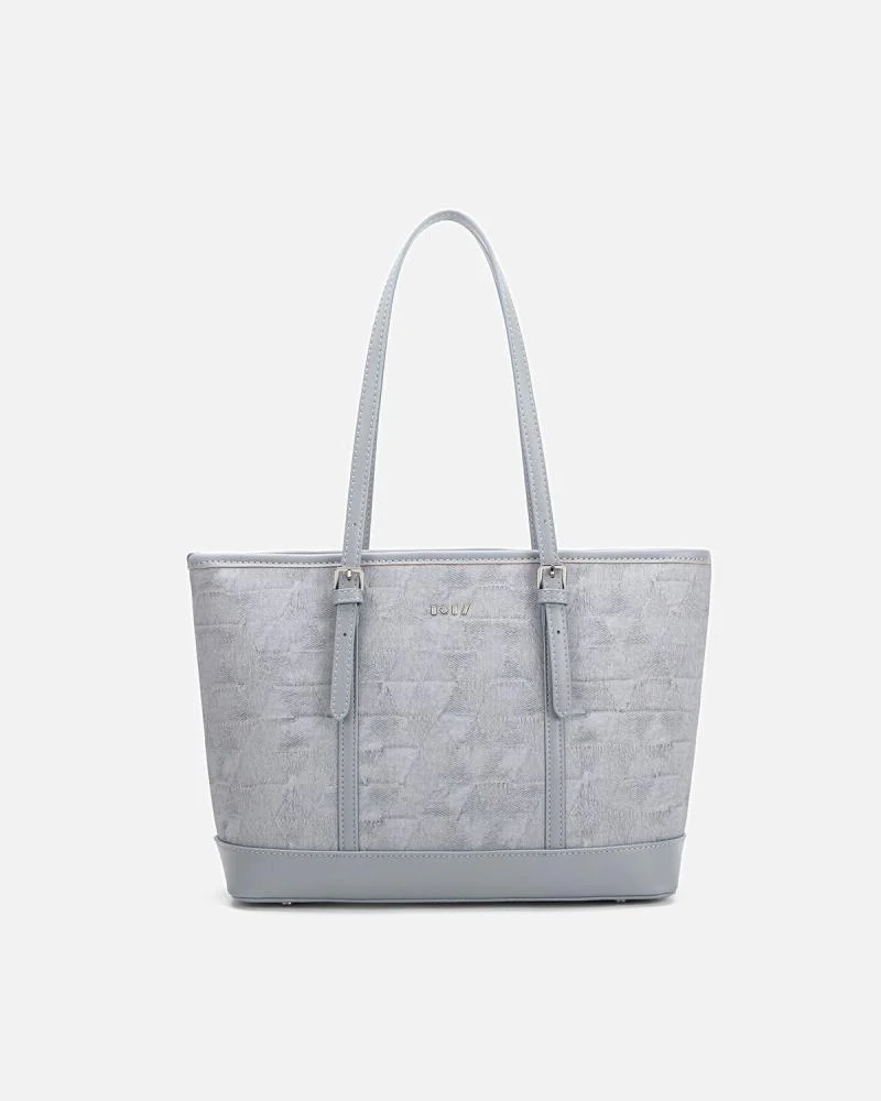 شنطة نسائية أنيقة بلون أزرق فاتح